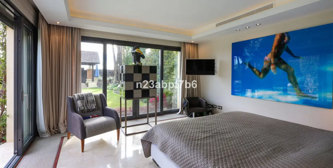 Продажа  отдельно стоящей виллы в Puerto Banús 24