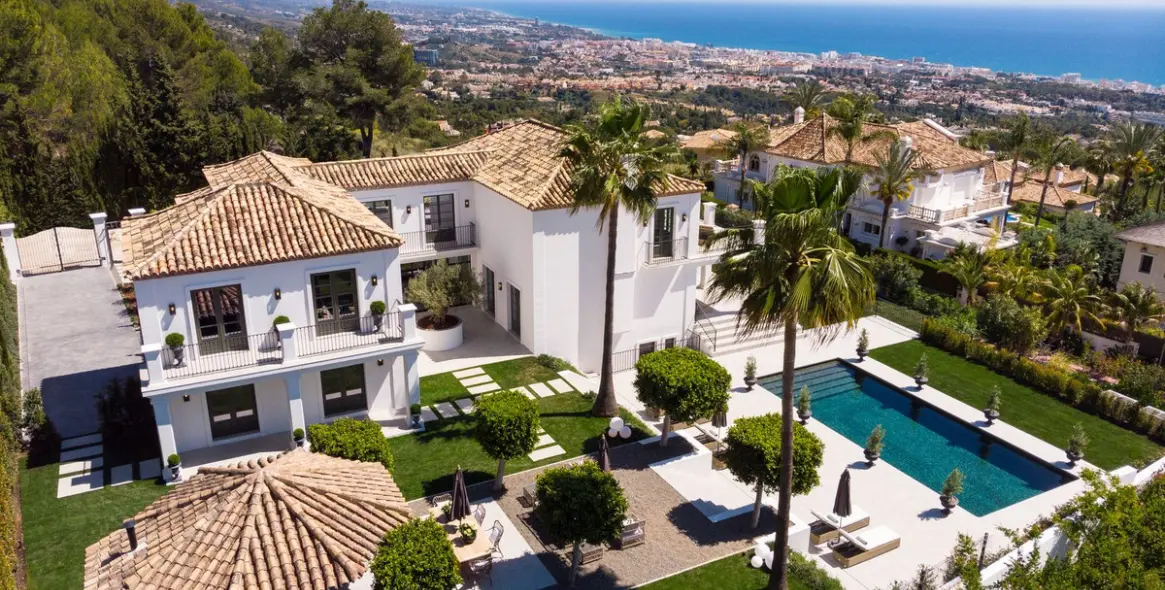 Sale of detached villa in Sierra Blanca 1