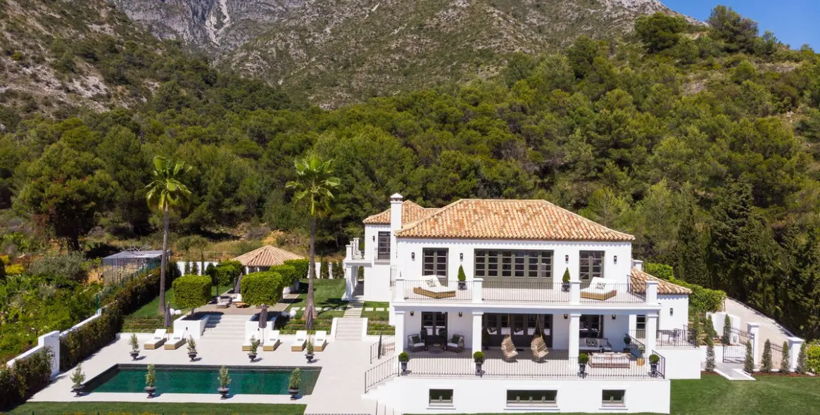 Sale of detached villa in Sierra Blanca 2