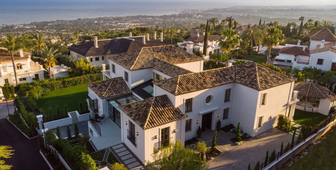 Sale of detached villa in Sierra Blanca 25