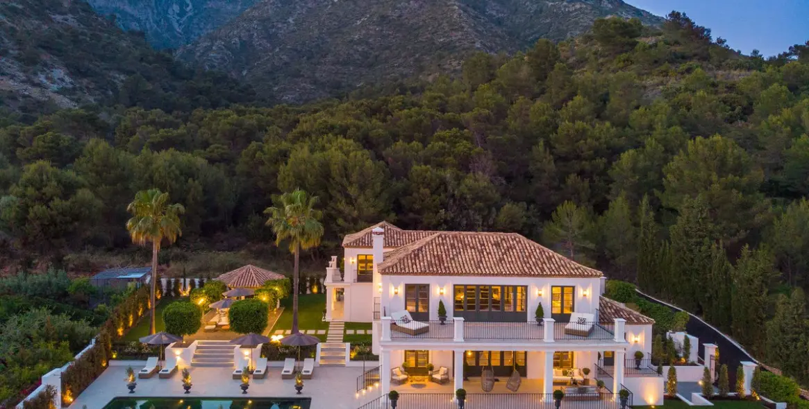 Sale of detached villa in Sierra Blanca 28