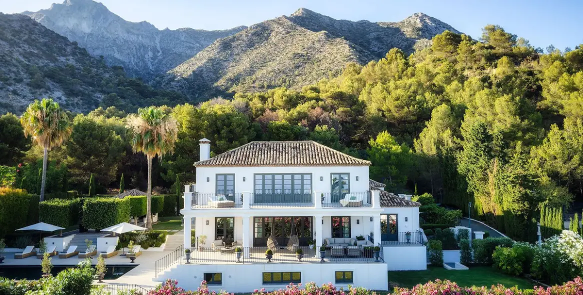Sale of detached villa in Sierra Blanca 40