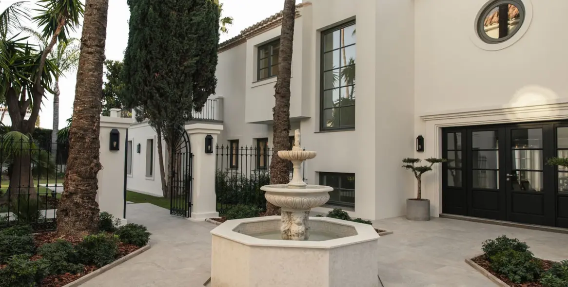 Sale of detached villa in Nueva Andalucía 10