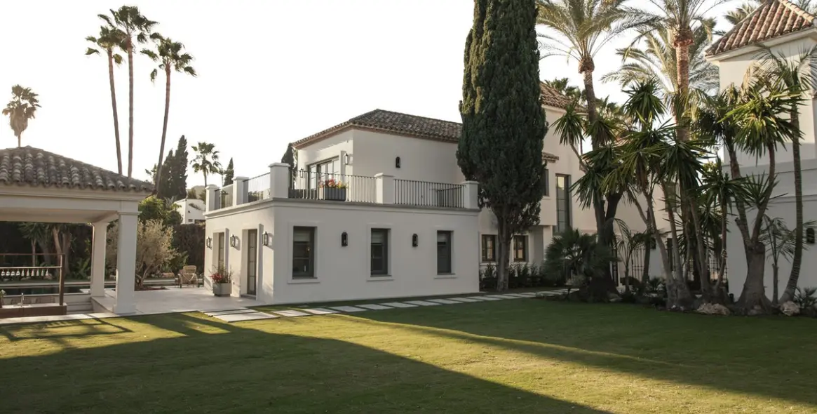 Sale of detached villa in Nueva Andalucía 20