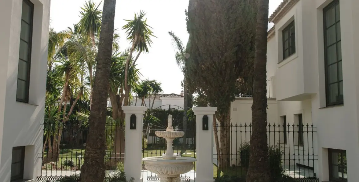Sale of detached villa in Nueva Andalucía 50