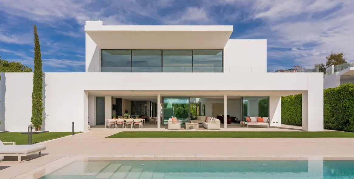 Sale of detached villa in Marbella (district The Golden Mile) 1