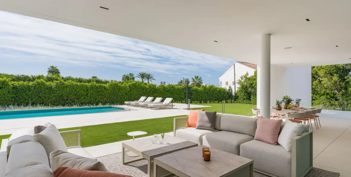 Sale of detached villa in Marbella (district The Golden Mile) 2