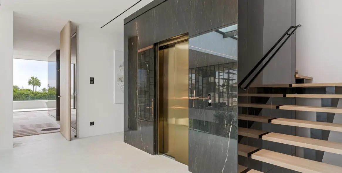 Sale of detached villa in Marbella (district The Golden Mile) 7