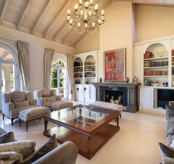 Detached villa R5144248