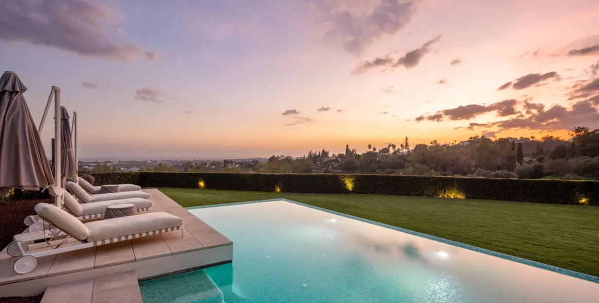 Sale of detached villa in La Quinta 8