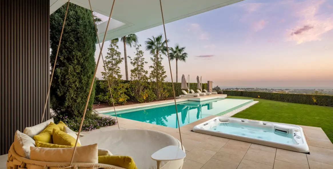 Sale of detached villa in La Quinta 9