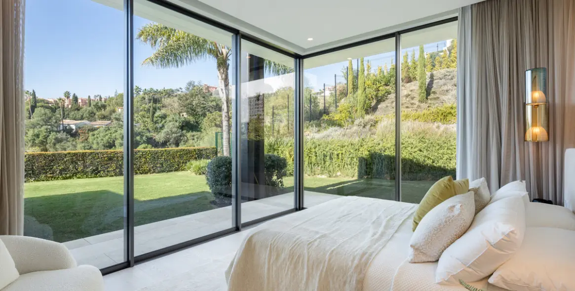 Sale of detached villa in La Quinta 15