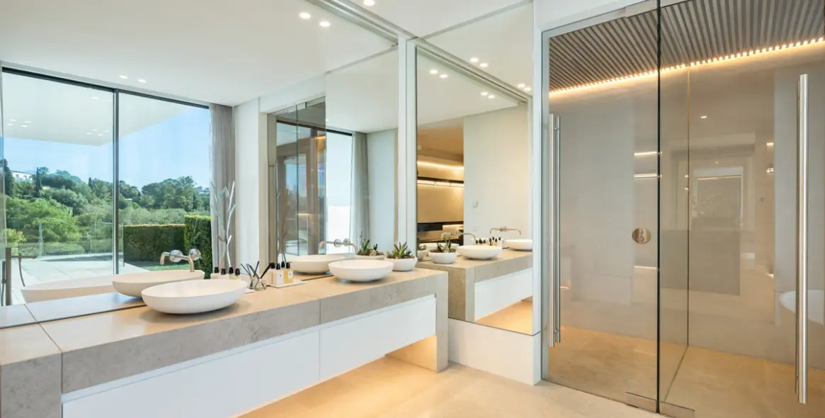 Sale of detached villa in La Quinta 19