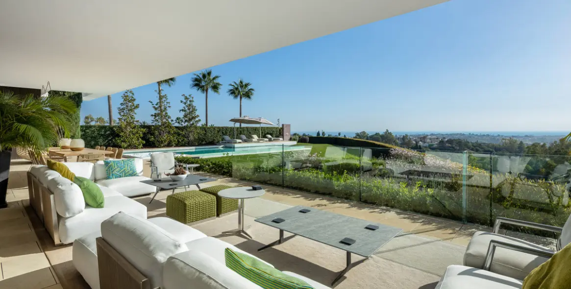 Sale of detached villa in La Quinta 26