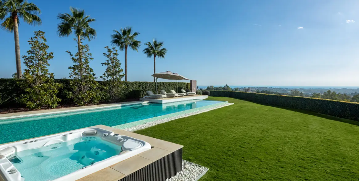 Sale of detached villa in La Quinta 27