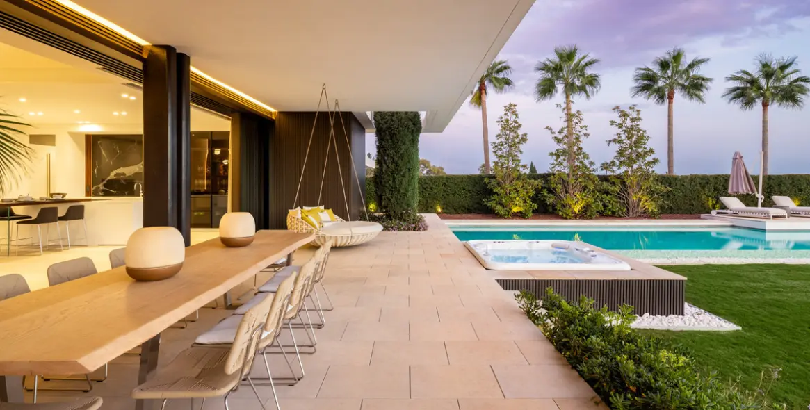 Sale of detached villa in La Quinta 32