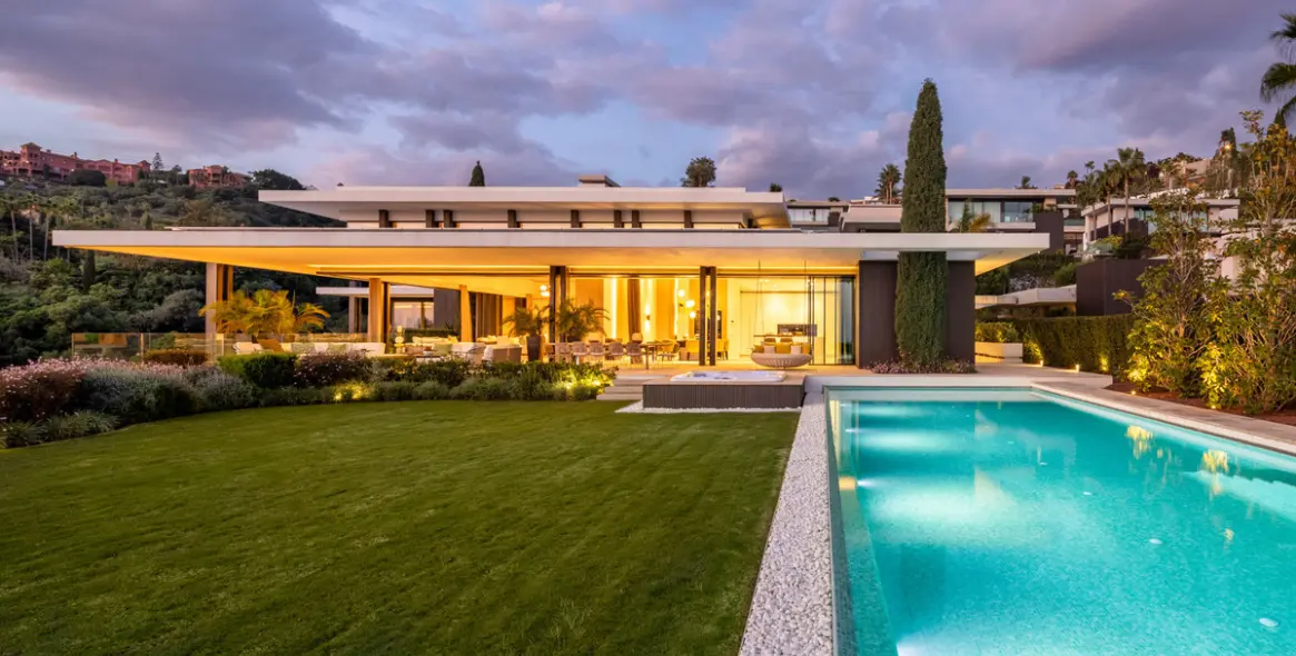 Sale of detached villa in La Quinta 34