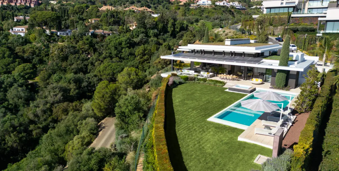 Sale of detached villa in La Quinta 38