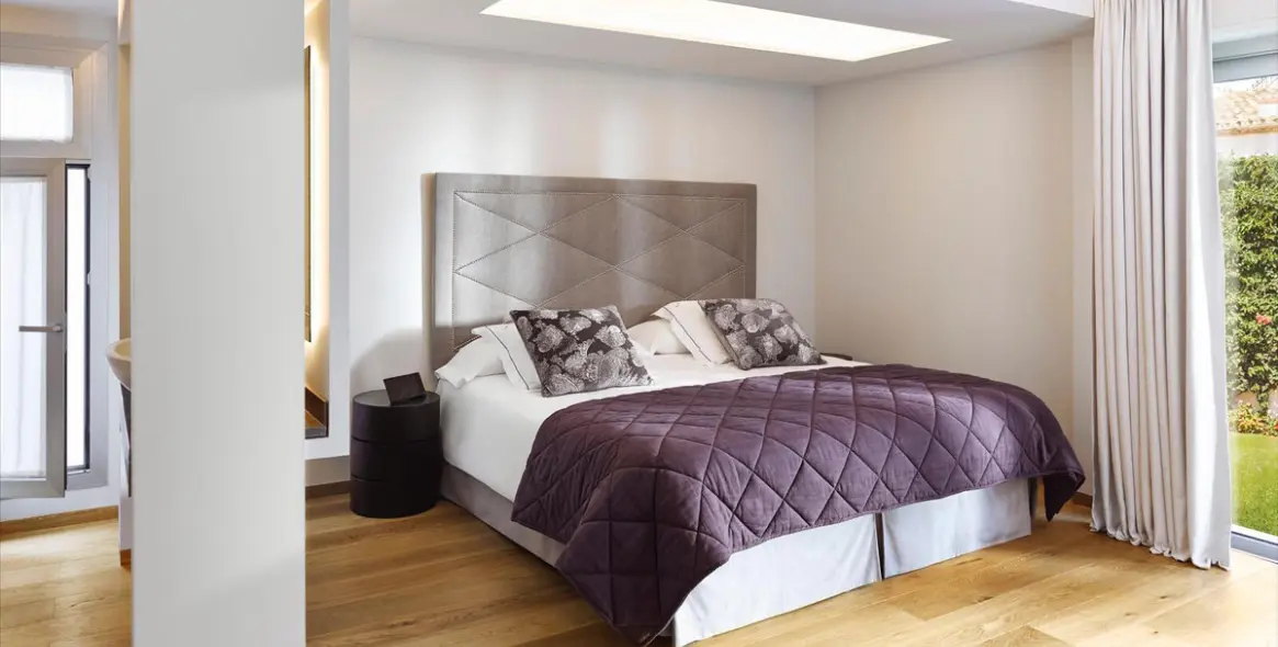 Sale of detached villa in Marbella (district The Golden Mile) 8