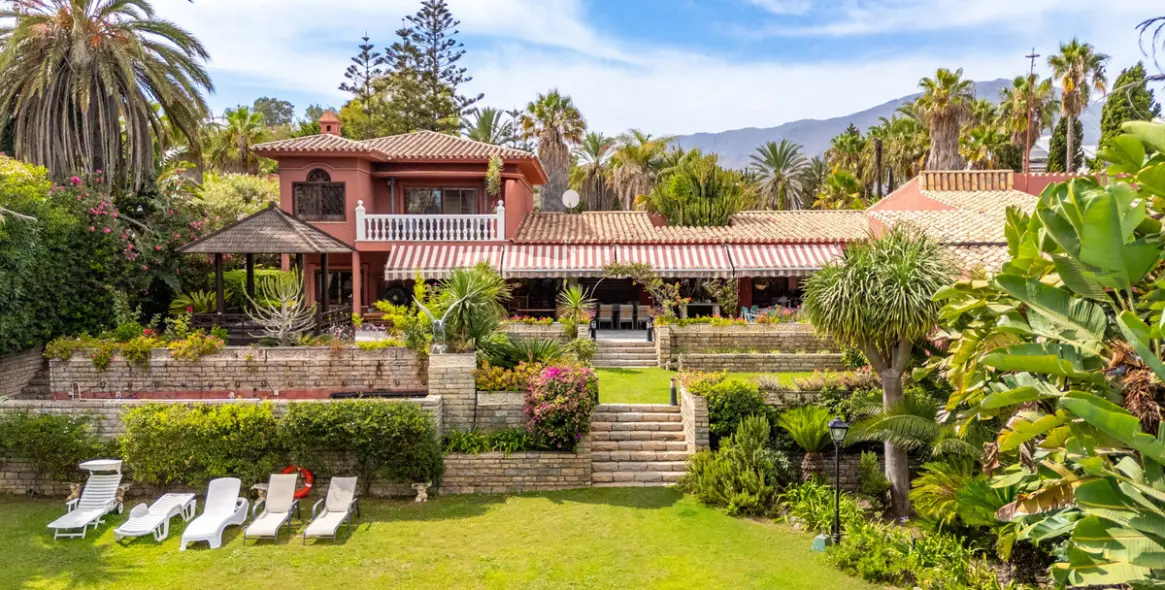 Sale of detached villa in Estepona 8