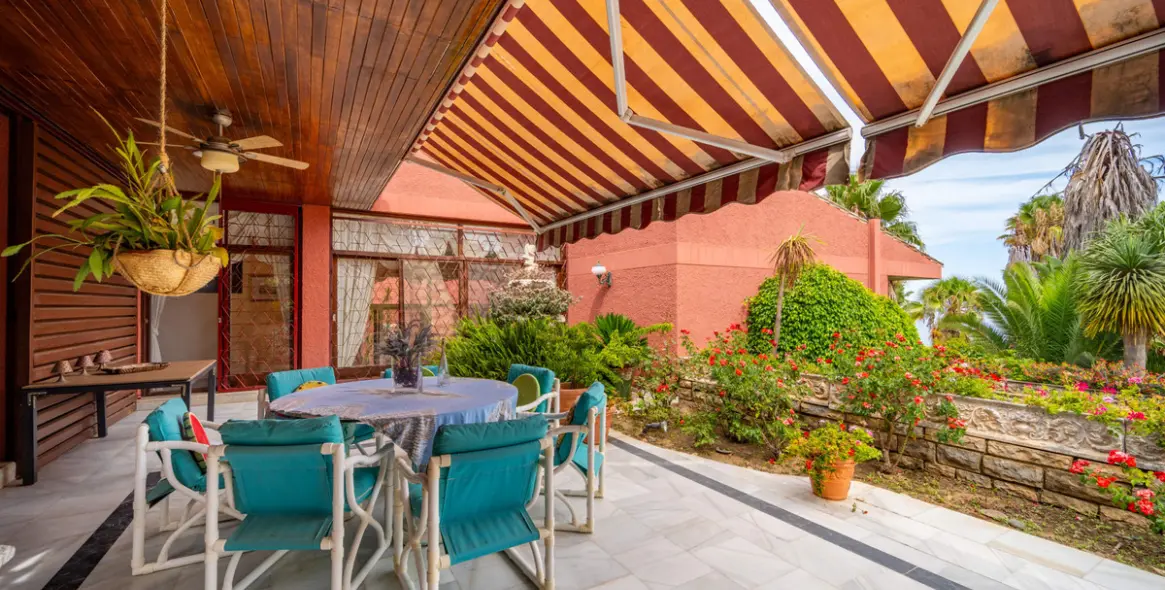 Sale of detached villa in Estepona 9