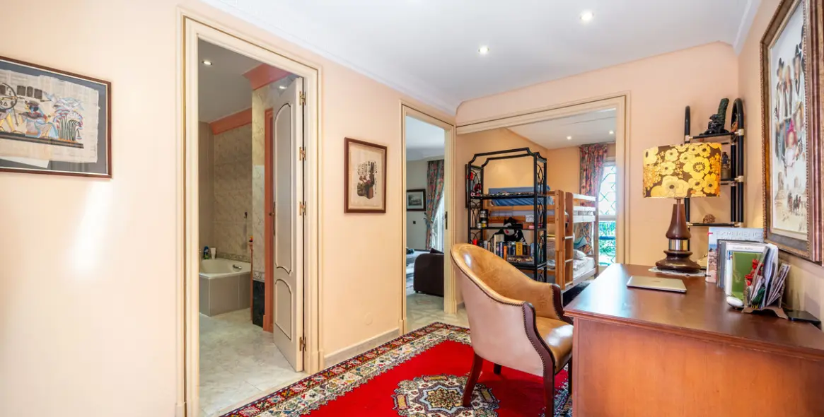 Sale of detached villa in Estepona 14