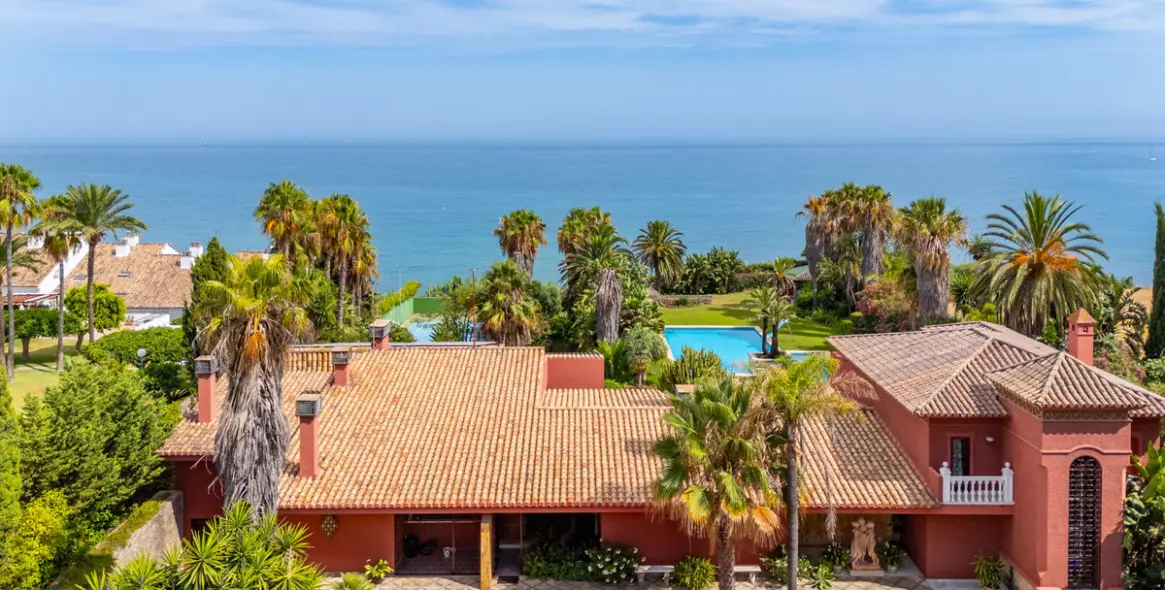 Sale of detached villa in Estepona 22