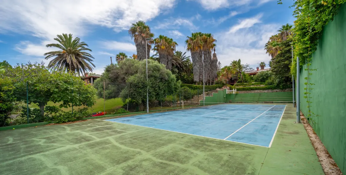 Sale of detached villa in Estepona 23