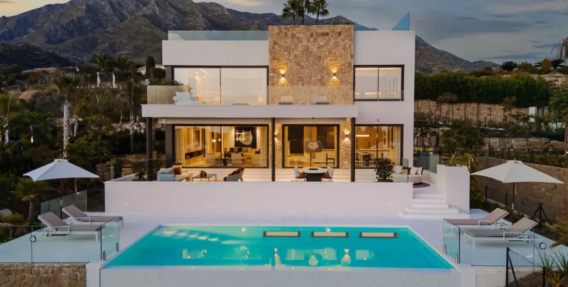 Sale of detached villa in Marbella (district The Golden Mile) 1