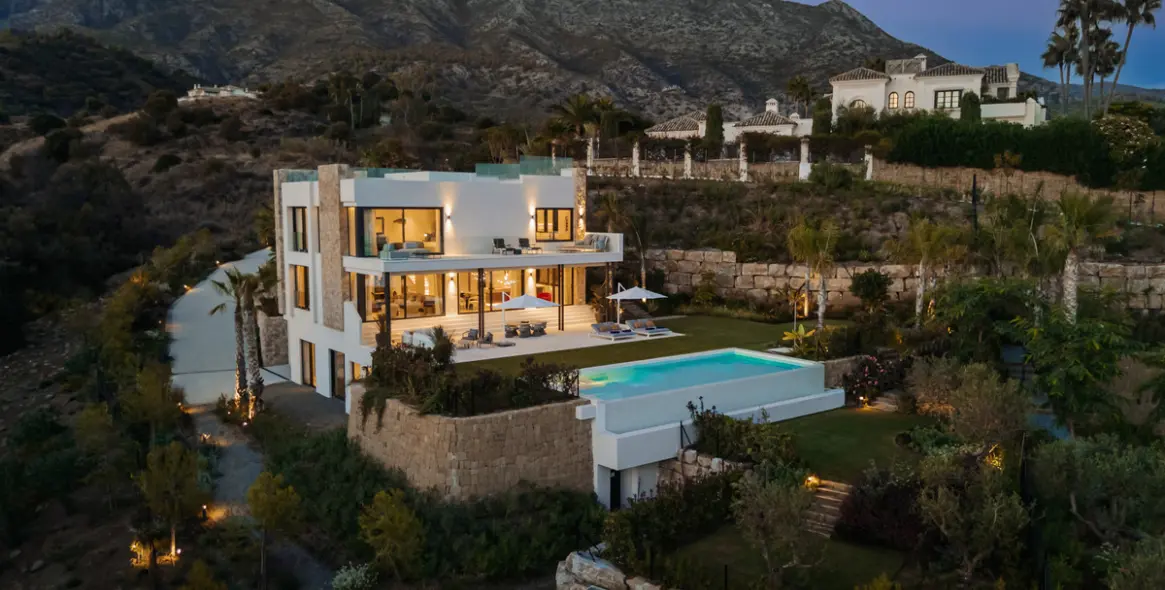 Sale of detached villa in Marbella (district The Golden Mile) 1