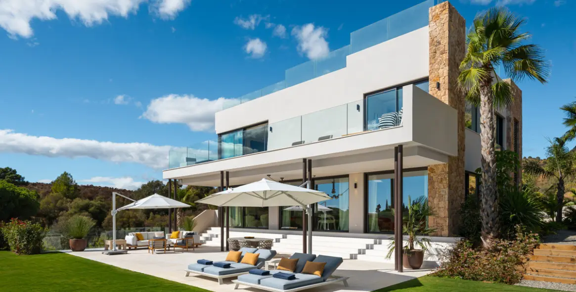 Sale of detached villa in Marbella (district The Golden Mile) 2