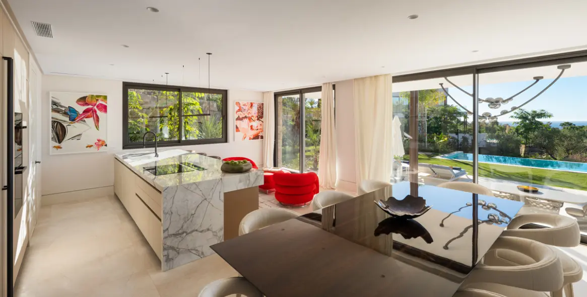 Sale of detached villa in Marbella (district The Golden Mile) 9