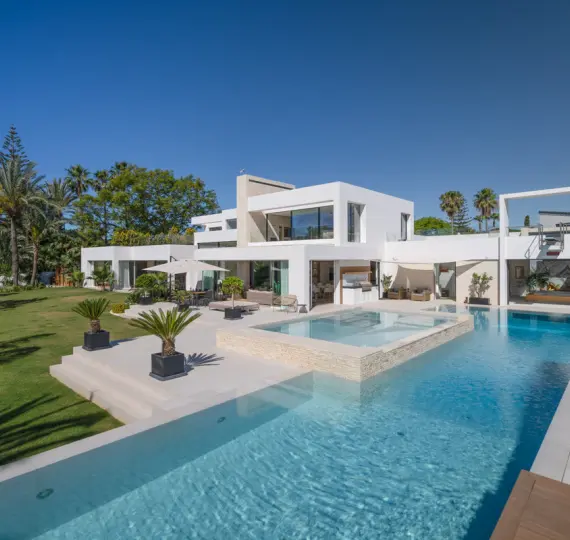 Long-term rent of detached villa in El Paraiso