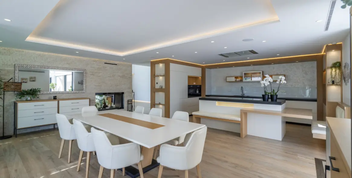 Long-term rent of detached villa in El Paraiso 4