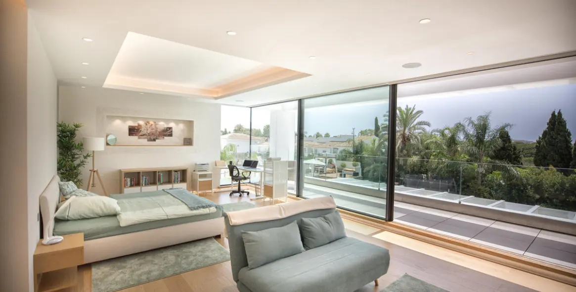 Long-term rent of detached villa in El Paraiso 18