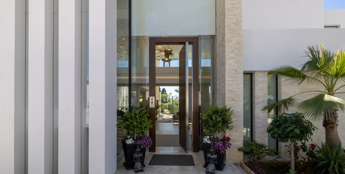 Long-term rent of detached villa in El Paraiso 20