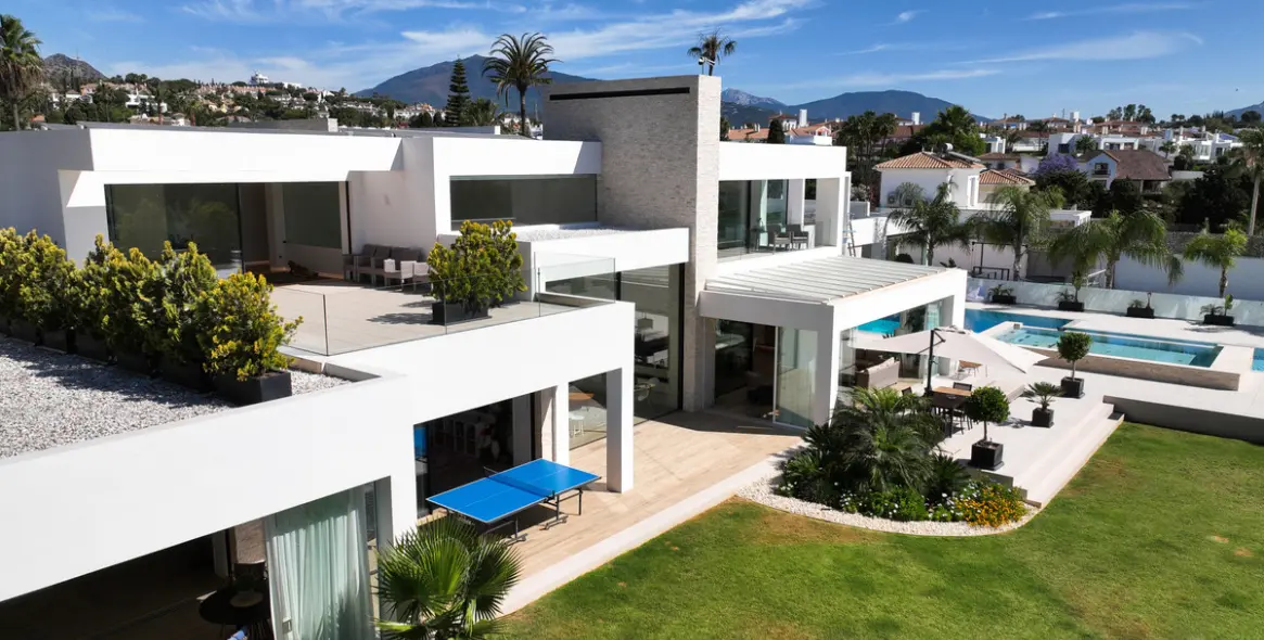 Alquiler a largo plazo de villa independiente en El Paraiso 28