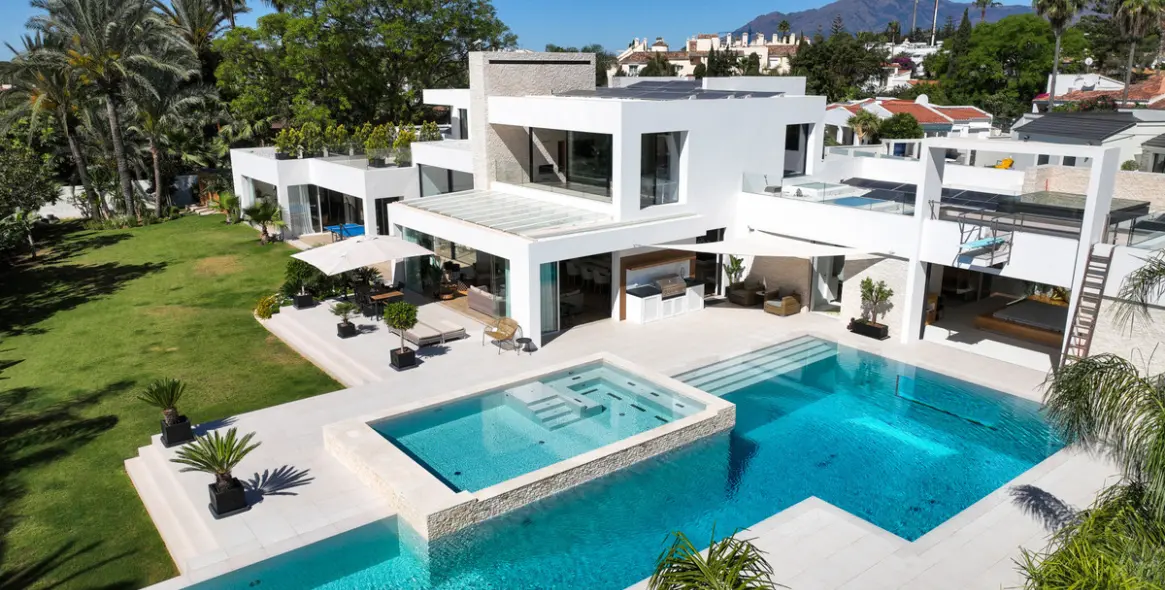 Alquiler a largo plazo de villa independiente en El Paraiso 29