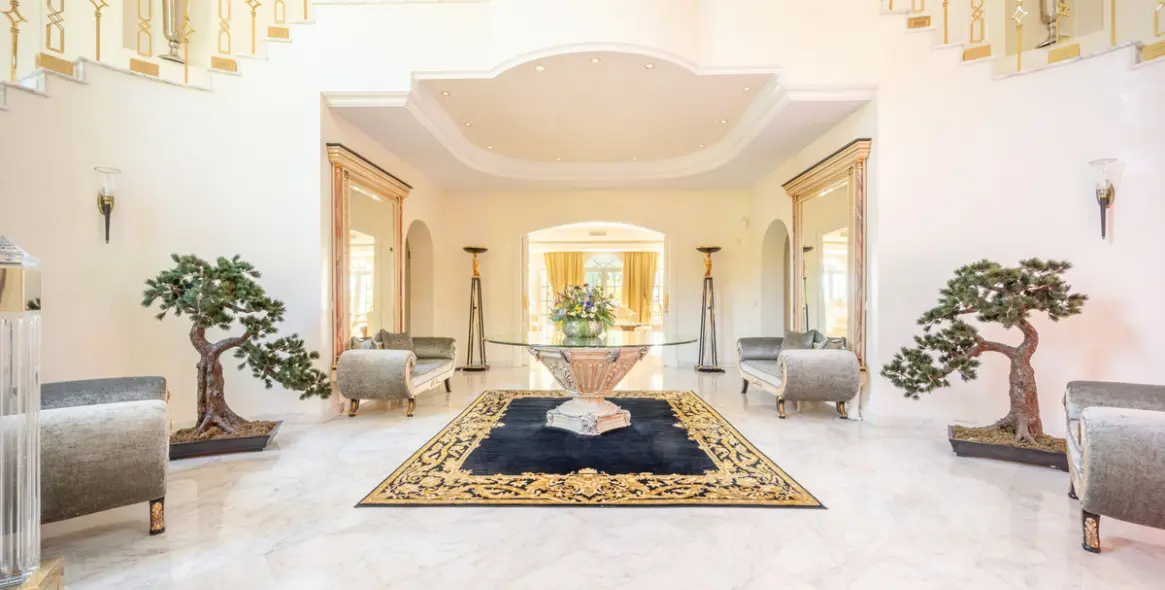 Sale of detached villa in Marbella (district The Golden Mile) 2