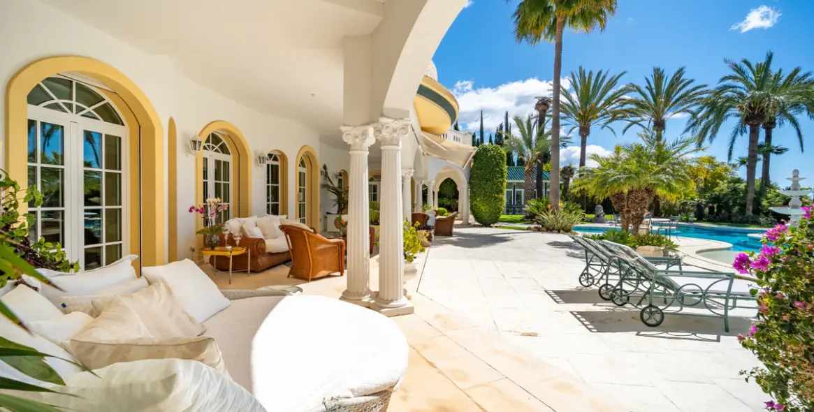 Sale of detached villa in Marbella (district The Golden Mile) 3