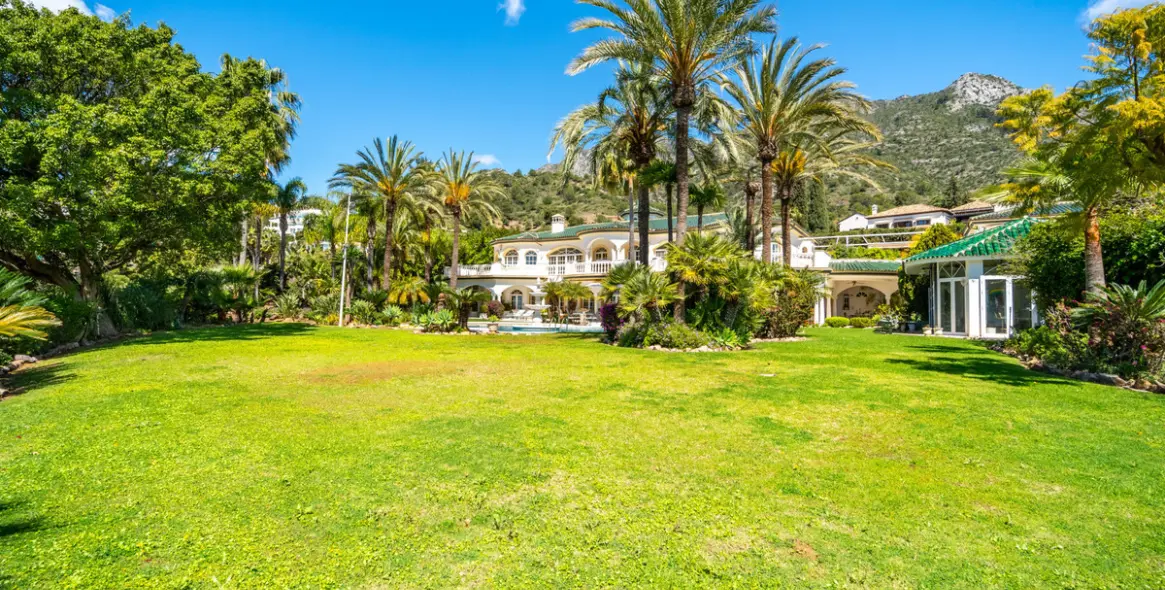 Sale of detached villa in Marbella (district The Golden Mile) 7