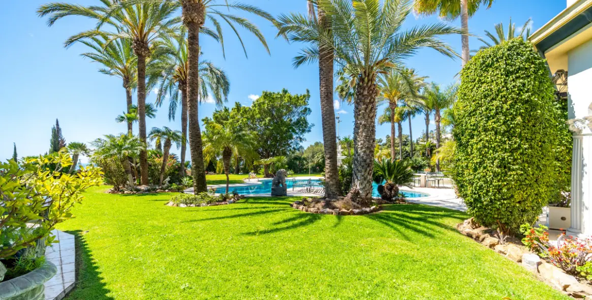 Sale of detached villa in Marbella (district The Golden Mile) 9