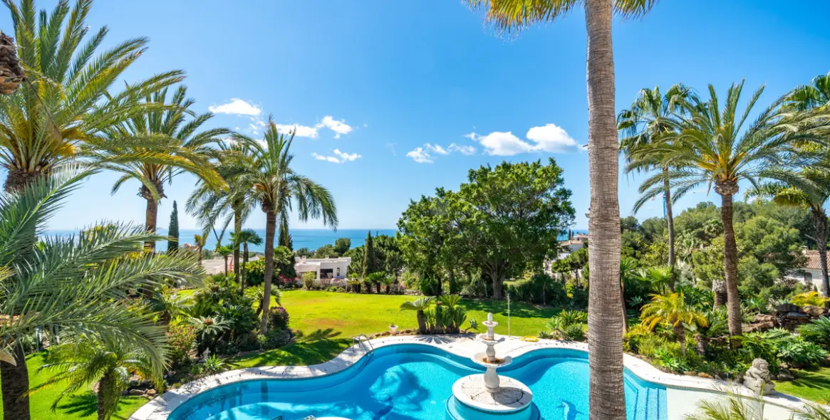 Sale of detached villa in The Golden Mile 13