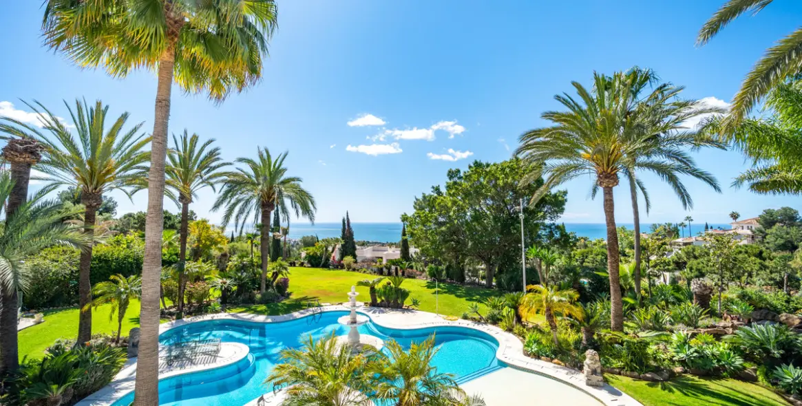 Sale of detached villa in The Golden Mile 14