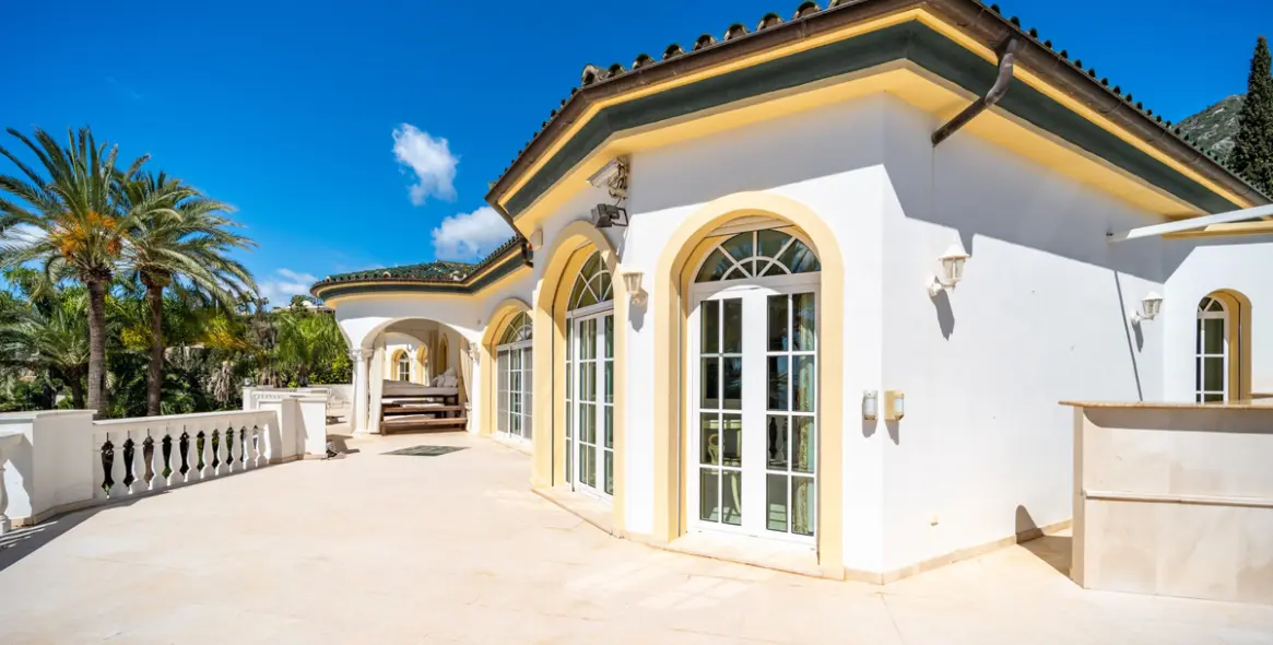Sale of detached villa in The Golden Mile 15