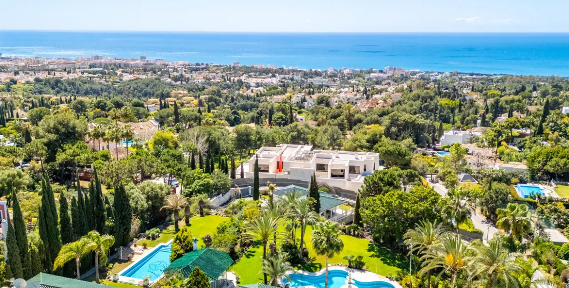 Sale of detached villa in The Golden Mile 20