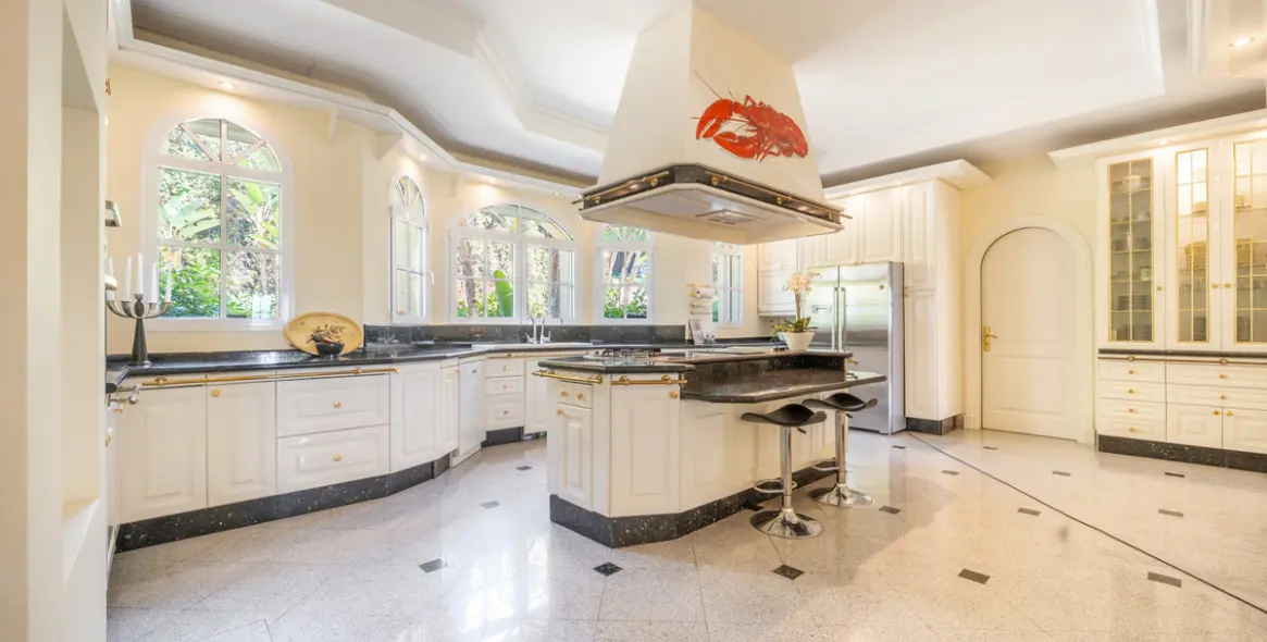 Sale of detached villa in The Golden Mile 24