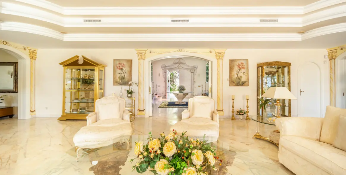 Sale of detached villa in The Golden Mile 25