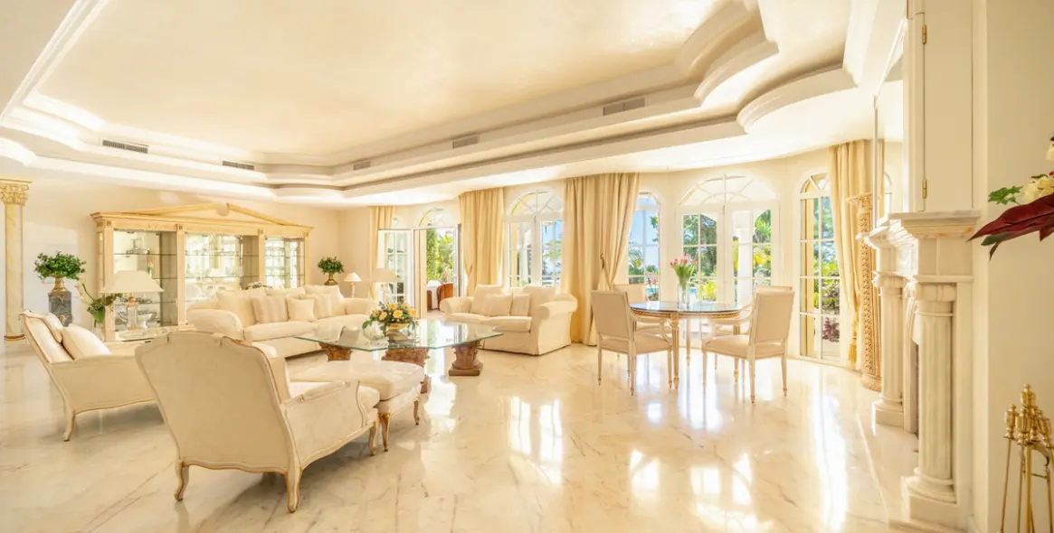 Sale of detached villa in The Golden Mile 26