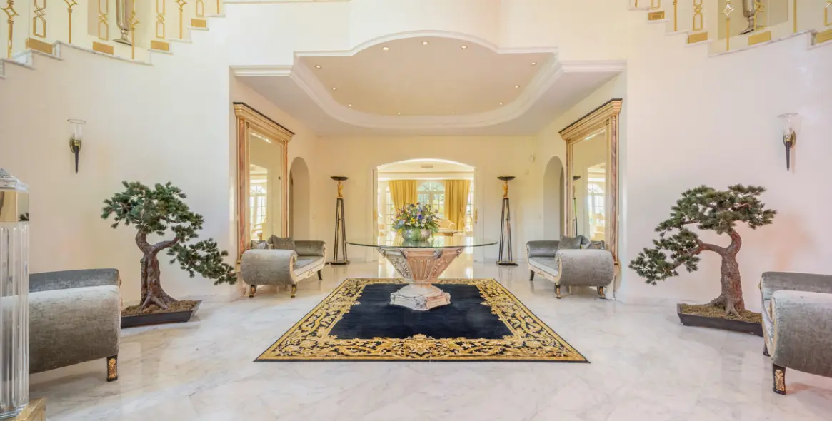 Sale of detached villa in The Golden Mile 32